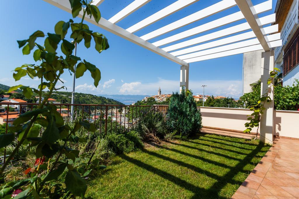 Villa Mirela Apartment Vrbnik Exteriör bild