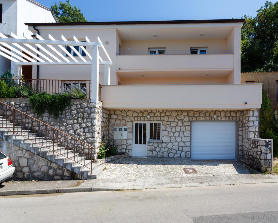 Villa Mirela Apartment Vrbnik Exteriör bild