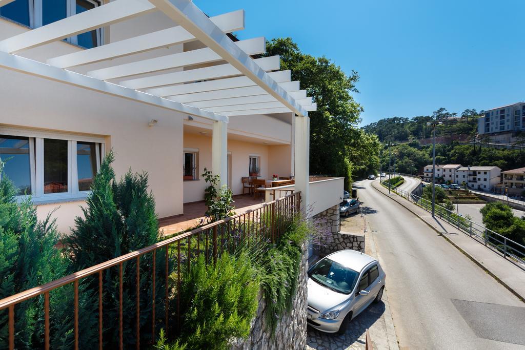 Villa Mirela Apartment Vrbnik Exteriör bild