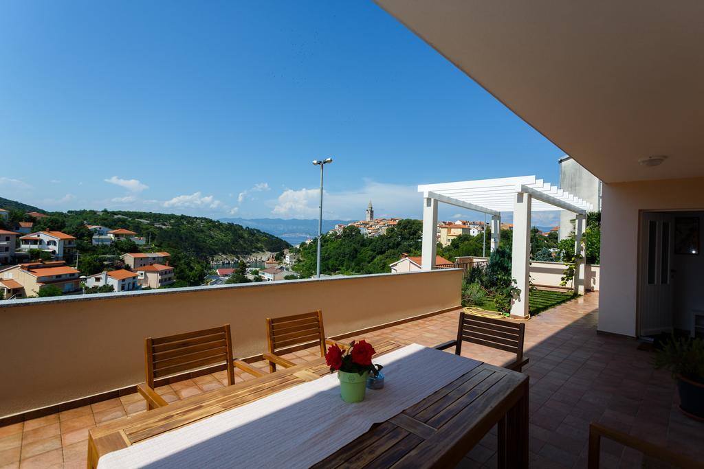 Villa Mirela Apartment Vrbnik Exteriör bild