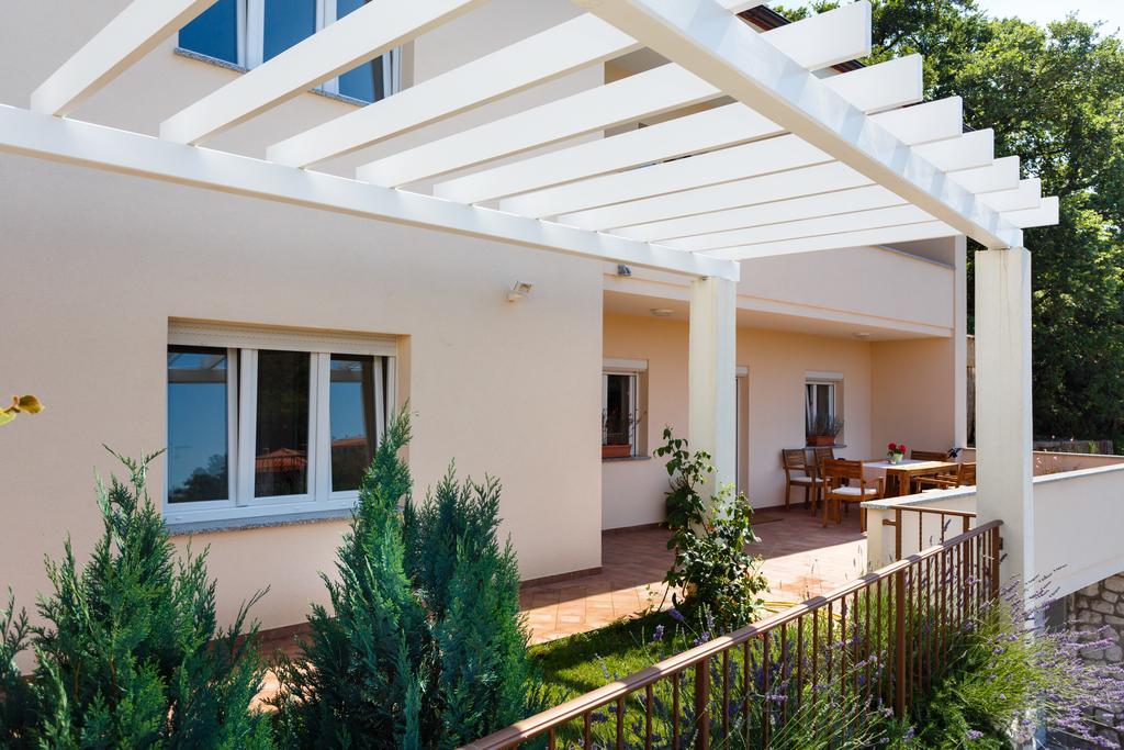 Villa Mirela Apartment Vrbnik Exteriör bild